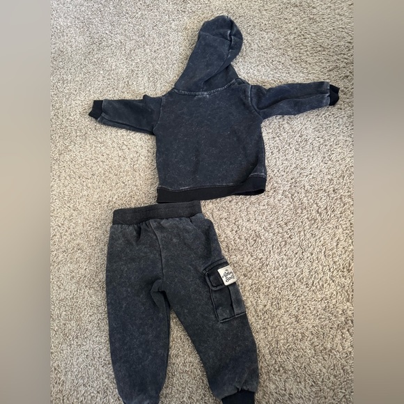 The Rolling Stones Baby Toddler 2 Piece Sweatsuit Sweatpants & Hoodie Sz 12M - Picture 2 of 5